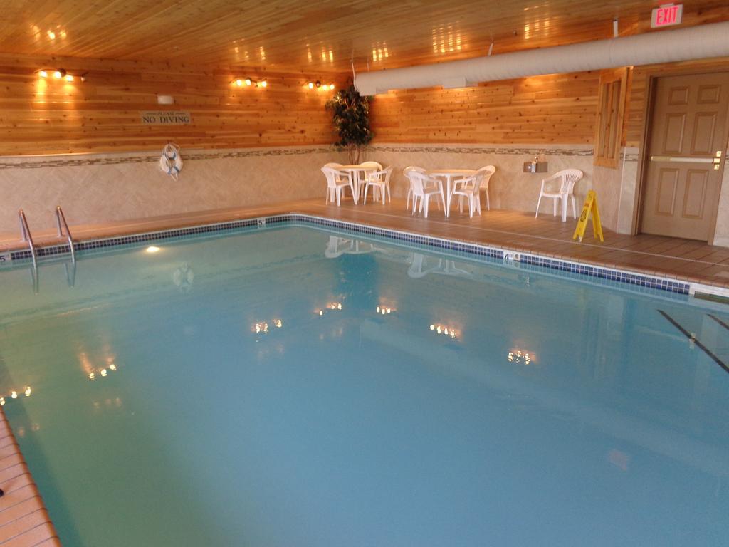 Country Inn & Suites By Radisson, Forest Lake, Mn Bagian luar foto