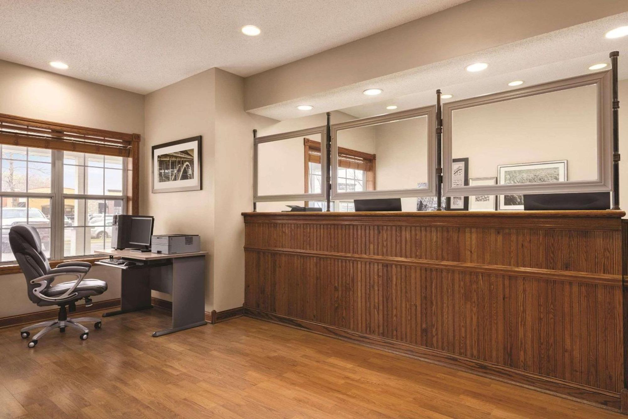 Country Inn & Suites By Radisson, Forest Lake, Mn Bagian luar foto