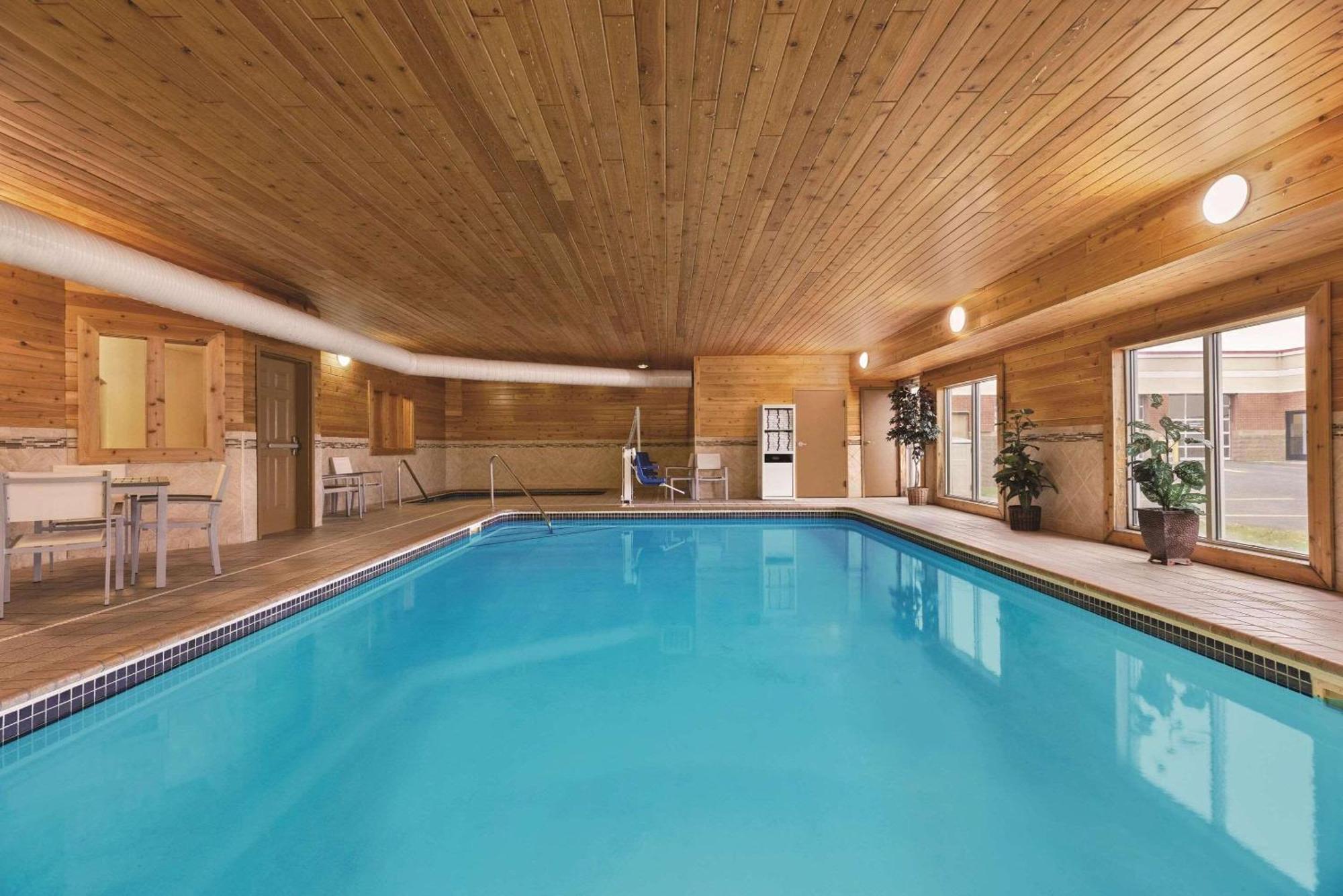 Country Inn & Suites By Radisson, Forest Lake, Mn Bagian luar foto